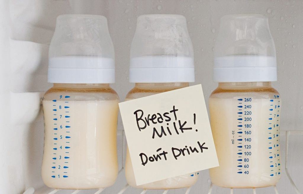 Hướng dẫn cách rã đông sữa mẹ nhanh nhất