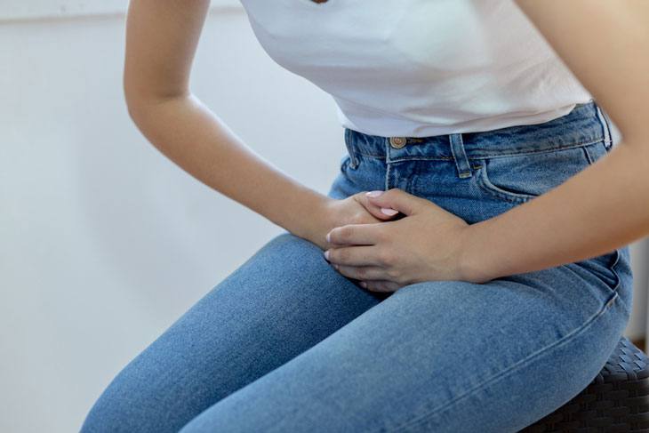 Tìm hiểu nguyên nhân đau bụng dưới bên phải gần háng ở nữ